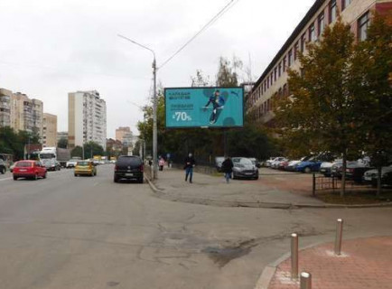 Призматрон, Призма A у Києві, 3x6  Автозаводська вул., 2 - 661033 Фото 1