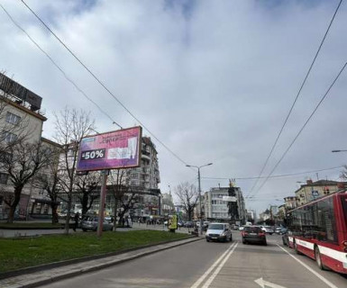 Призма B в Ивано-Франковске, 3x6  Незалежності вул., 36 - 650633 фото 1