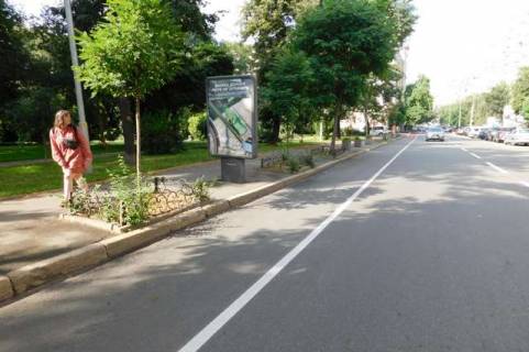 Бэклайт B в Киеве, 1.2x1.8  Олеся Гончара вул., 52, навпроти фото 1