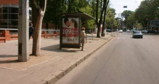 Нестандарт B в Одессе, 1.2x1.8  Успенська вул., 2 - Леонтовича вул. (Белінського вул.) (остановка) фото 1