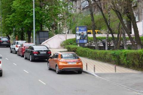 Бэклайт A в Киеве, 1.2x1.8  Микільсько-Ботанічна вул., 31 фото 1