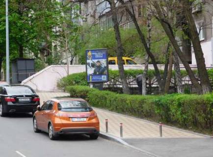 Ситилайт A в Киеве, 1.2x1.8  Микільсько-Ботанічна вул., 31 фото 1