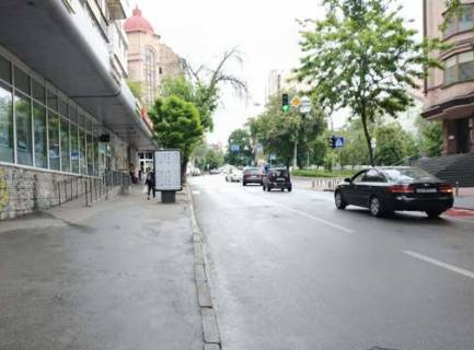 Ситилайт B в Киеве, 1.2x1.8  Олеся Гончара вул., 80/63 фото 1