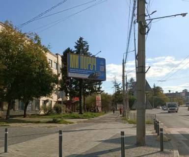Билборд B в Черновцах, 3x6  Хотинська вул., 2 фото 1