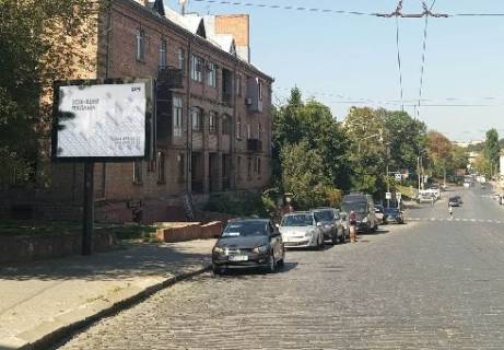 Беклайт B у Чернівцях, 2.3x3.14  Вокзальна вул., 19 Фото 1