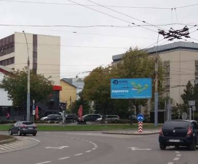 Билборд A в Черновцах, 3x6  Незалежності просп. - Героїв Майдану вул. фото 1
