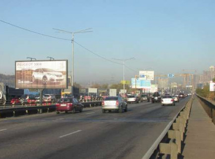 Призматрон, Призма A у Києві, 3x6  Промислова вул., Південний міст; №3 (у напрямку Деміївської площі) - 654089 Фото 1
