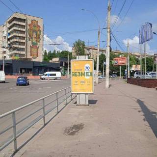 Бэклайт A в Черновцах, 1.2x1.8  Незалежності просп. - Героїв Майдану вул., 71 фото 1