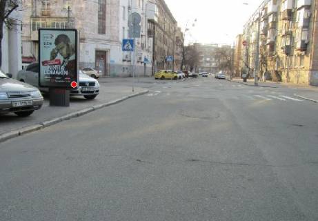 Бэклайт B в Киеве Турівська вул., 18/20 фото 1