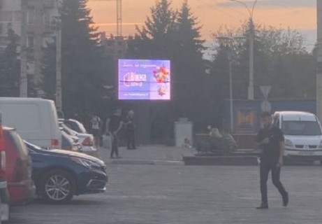 Билборд A в Черновцах, Нестандарт  ТЦ Майдан (напроти) фото 1