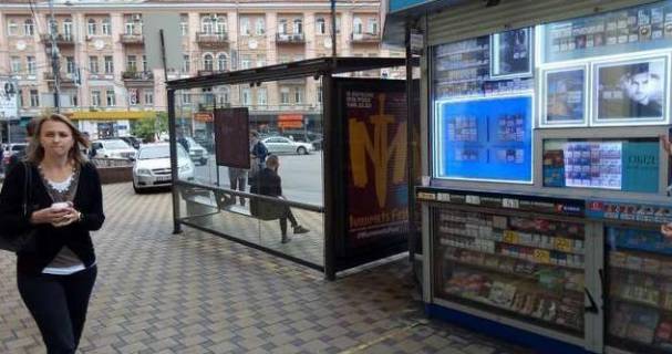 Нестандарт B в Киеве, 1.2x1.8  Толстого Льва пл., 2 - Євгена Чикаленка вул.,  (правору) №1 - зупинка громадського транспорту фото 1