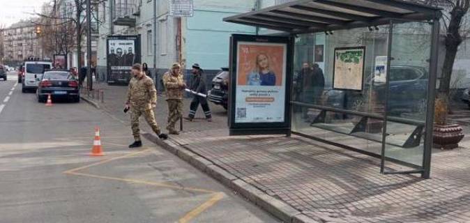 Нестандарт A у Києві, 1.2x1.8  Михайла Грушевського вул., 28, зуп. «Кріпостний пров.», отель «Національний» (1) Фото 1