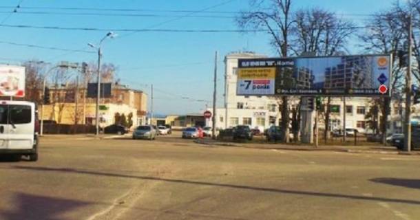 Призма A в Киеве, 3x6  Аеропорт "Київ" (Жуляни), Повітряних Сил України просп.  (права) - 616385 фото 1