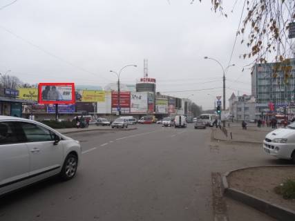 Билборд B в Черновцах вул. Стасюка -- проспект Незалежності фото 1