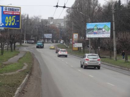 Билборд A в Черновцах вул. Скальда (Комарова), 28, мед. заклади, ресторани,  озеро, інтенсивний рух, школа, офсний центр, до Героїв Майдану, фото 1
