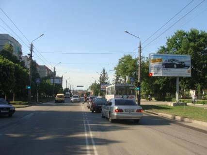 Білборд, Бігборд (Борд)  A у Чернівцях вул. Героїв Майдану, 232 на світлофорі (онколікарня) Фото 1