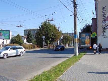 Скроллер A в Черновцах вул.Героїв Майдану 35  ( Центр) - 560470 фото 1