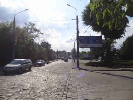 Билборд A в Черновцах Центр, вул. Руська, 79-Зелена, ринок, в центр, великий транспортний потік фото 1