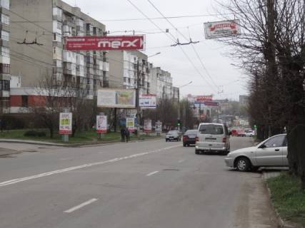 Билборд B в Черновцах вул. Героїв Майдану (Червоноармійська), 57 - перехрестя Каспрука фото 1