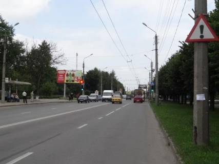 Билборд B в Черновцах вул. Героїв Майдану, 230 на світлофорі (онколікарня) фото 1