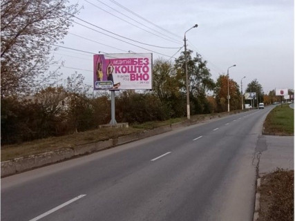 Билборд B в Черновцах вул. Ізмайлівська перед камерою швидкості фото 1