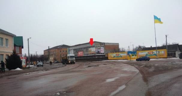 Билборд A в Черняхове ЧЕРНЯХІВ. Вул. Володимирська 2. центр, универмаг, маркети"КВАРА""ТРЕШ"  "БІРРЛІН", в напр. на Житомир права фото 1