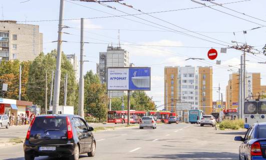 Призма B в Днепр (Днепропетровск), 3х6  Ювілейний пр-т, 83, з центру (коло тролейбуса) - 374377 фото 1