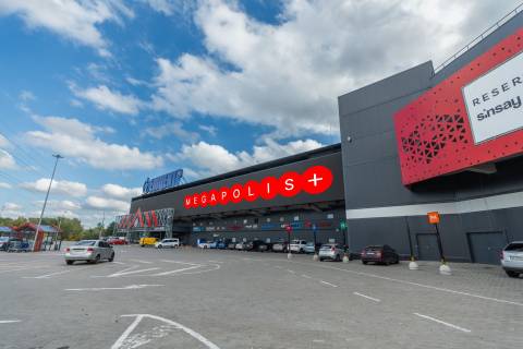 Видеоборд A у Києві, 15,5 х 6,5  вул. Степана Бандери, 36-А, (ТРЦ Blockbuster Mall) (3 екрани) - 557860 Фото 1