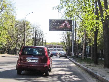 Билборд A в Харькове, 3х6  Космонавтів вул., 3, в центр фото 1