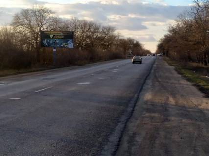 Білборд, Бігборд (Борд)  B у Одесі, 3х6  транспорт рухається від двох стовпів у сторону Кучурган Фото 1
