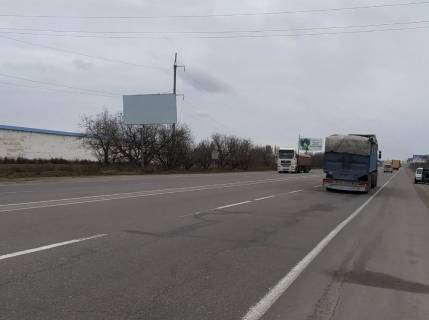 Билборд B в Одеських трасах, 3х6  транспортрухається до двох стовпів, до Авангарду фото 1