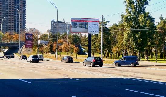 Бэклайт A в Киеве, 8.00 х 4.00  Броварской проспект, станция метро "Дарница", в центр фото 1