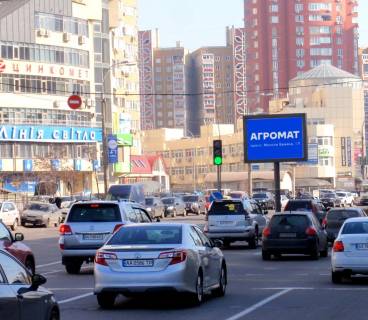 Видеоборд A у Києві, 3.20 x 2.24  Дніпровська наб., ТРЦ "River Mall", розподілювач, до пр. Бажана - 391089 Фото 1