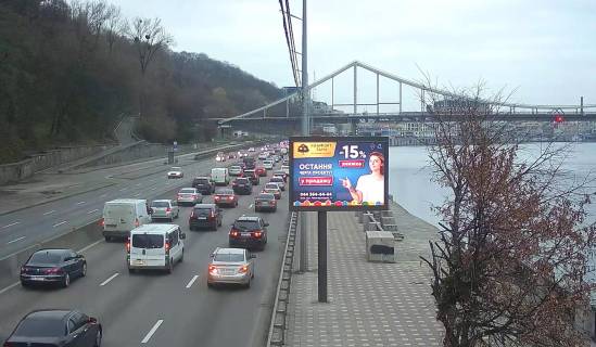 Видеоборд A в Киеве, 3.20 x 2.24  Набережне шосе, Пішохідний міст, до Подолу - 391061 фото 1