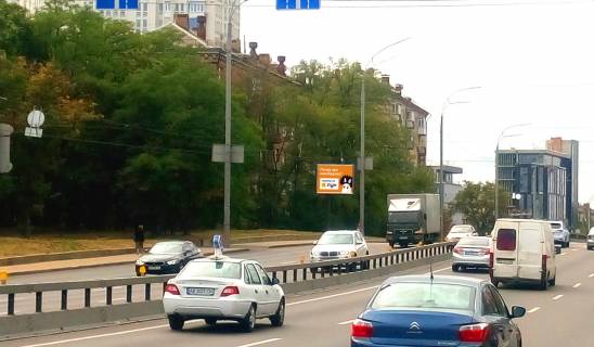 Бэклайт B в Киеве, 3.20 x 2.24  Бульвар Дружби Народів, 22, до Либідської площі фото 1