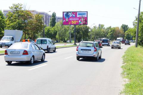 Билборд B в Харькове, 3х6  просп. Льва Ландау (50-річчя СРСР), 67, з центру фото 1