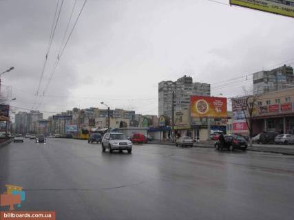 Билборд A в Киеве просп. Маяковского, 22; деловой центр Троещины: Фестивальный, рынок, Калинка-Малинка, ТЦ Маяк, Дарина, Буми и др.; остан. общ. транспорта фото 1