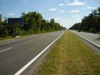 Билборд B в Київських трасах, 6х3  траса М-05 Київ-Одеса, км 74+840 ліво, через 920м після повороту на с. Глушки фото 1