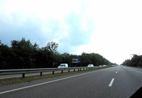 Билборд B в Київських трасах, 6х3  Траса М-06 "Київ-Чоп" (Житомир), км 42+850 ліво, за 650м до повороту на Мотижин, поворот на котеджне містечко "Німецька слобода" фото 1