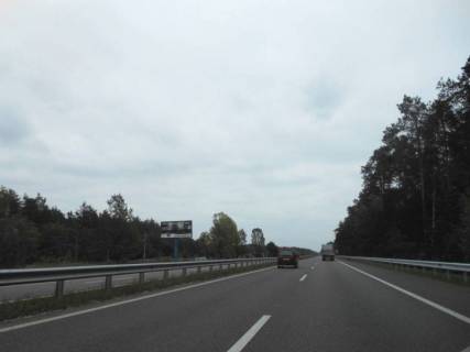 Білборд, Бігборд (Борд)  B у с. Нові Безрадичі, 6х3  Новообухівська траса, км 37 + 170 ліво, перед з / д станцією "Нові Безрадичі", навпроти кіт. Містечка "Грін Вуд" Фото 1