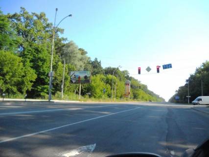 Билборд B в Бровары, 6х3  м. Бровари, вул. Київська, навпроти повороту на вул. Лісова, виїзд з м. Бровари, через 120м після ресторану "У лісі", через 200м після повороту на вул. Металургів, через 310м після ТРЦ "Термінал" та магазину "МегаМаркет", через 310м після АЗС "КЛО" фото 1