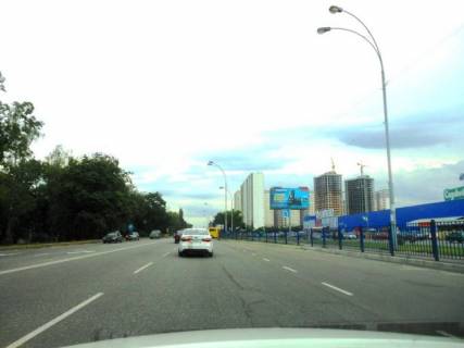 Билборд A в Бровары, 6х3   м. Бровари, вул. Київська, навпроти будинку 310, біля магазину "Епіцентр" та магазину "Novus", за 50м до автобусної зупинки, за 255м до повороту на вул. Козацька, за 500м до повороту до ЖК "Лісовий квартал", через 100м після повороту на вул. Василя фото 1