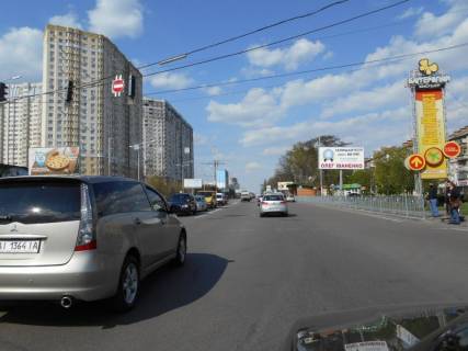Білборд, Бігборд (Борд)  A у Бровари м. Бровари, вул. Київська, 294, через 50м після перехрестя з вул. Гагаріна та вул. В'ячеслава Чорновола, навпроти магазину Сільпо та автобусної зупинки Фото 1