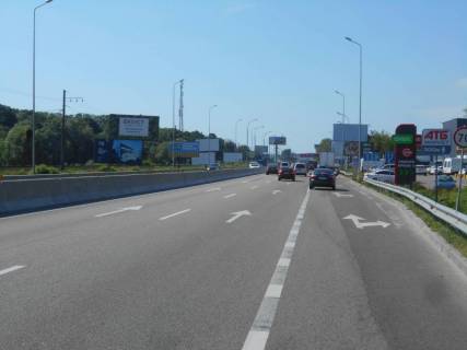 Білборд, Бігборд (Борд)  B у с. Лісники, 6х3  Дніпровське шосе, траса Н-01 "Київ-Знам'янка", км 20+550 ліво, навпроти магазину "Фора", за 250м до повороту на с. Лісники та магазину АТБ, низ Фото 1