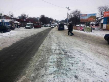 Білборд, Бігборд (Борд)  A у Умані, 6х3  м. Умань, вул. Київська, 4, біля автобусної зупинки, навпроти автовокзалу, за 40м до повороту на вул. Лісова та 120м до АЗС SOCAR, через 50м после магазину АТБ та розв'язки з вул. Тищика та вул. Шевченка Фото 1