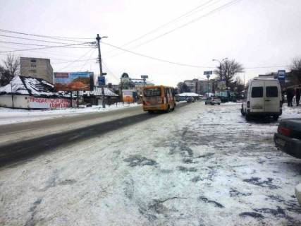 Білборд, Бігборд (Борд)  B у Умані, 6х3  м. Умань, вул. Київська, 4, біля автобусної зупинки, навпроти автовокзалу, через 40м после повороту на вул. Лісова та 120м после АЗС SOCAR, за 50м до магазину АТБ та розв'язки з вул. Тищика та вул. Шевченка Фото 1