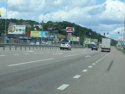 Билборд B в Лісники (Лісники), 6х3  Дніпровське шосе, траса Н-01 "Київ-Знам'янка", км 20+850 право, поворот на с. Лісники, автобусна зупинка, за 200м до магазинів Сільпо та АТБ, за 350м до магазину Фора фото 1