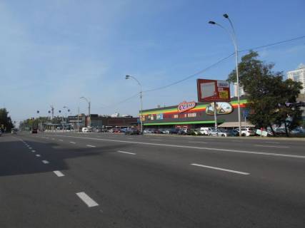 Білборд, Бігборд (Борд)  A у Бровари м. Бровари, вул. Київська, 241 (навпроти будинку 296), за 125м до перехрестя з вул. Гагаріна та вул. В'ячеслава Чорновола, біля магазину Сільпо та навпроти автобусної зупинки Фото 1