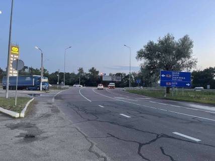 Билборд A в Таценках, 12х3  Дніпровське шосе, траса Н-01 "Київ-Знам'янка", км 39+050 право, на розвилці доріг Н-01 "Київ-Знам'янка" та Р-01 "Київ-Обухів", навпроти АЗС, правий фото 1