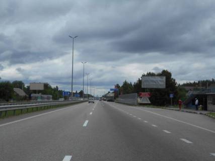 Білборд, Бігборд (Борд)  A у Міла, 6х3  с. Мила, траса М-06 "Київ-Чоп" (Житомир), км 25+770 ліво, біля автобусної зупинки, перед заміським комплексом "Царьград", перед поворотом на Петрушки, через 400м після магазину "Фора" Фото 1